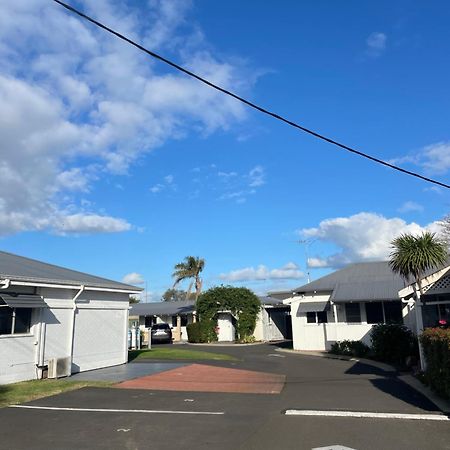 Busselton Jetty Chalets Hotell Exteriör bild