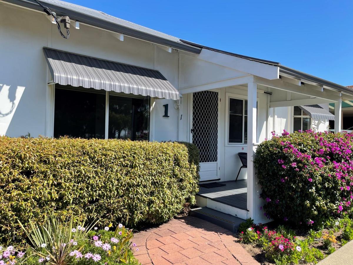 Busselton Jetty Chalets Hotell Exteriör bild